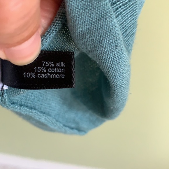 Beautiful sleeveless The Limited top - Picture 3 of 4